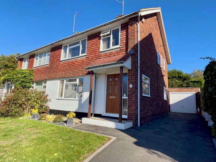 Houses for sale & to rent in SL8 5XF, Dukes Meadow, The Wooburns