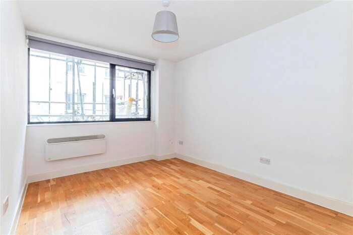 2 Bedroom Flat For Sale In Fairmeadow, Maidstone, Kent, ME14