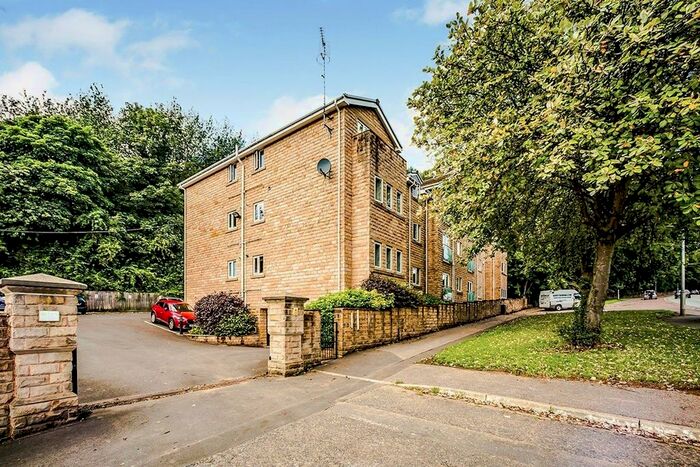 2 Bedroom Flat To Rent In Bradford Road, Huddersfield, West Yorkshire, HD2