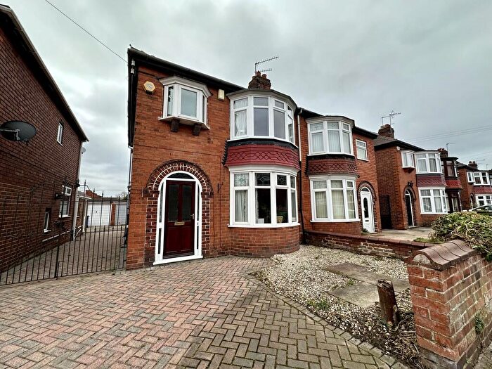 3 Bedroom Semi-Detached House For Sale In Manor Drive, Bennetthorpe, Doncaster, DN2