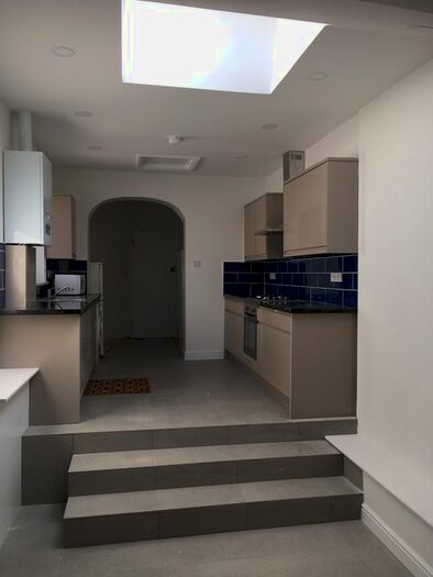 2 Bedroom Flat To Rent In Streatham High Road, London, SW16