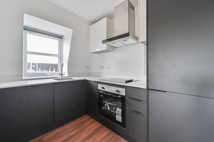 2 Bedroom Flat To Rent In Peckham Rye, Peckham Rye, London, SE15