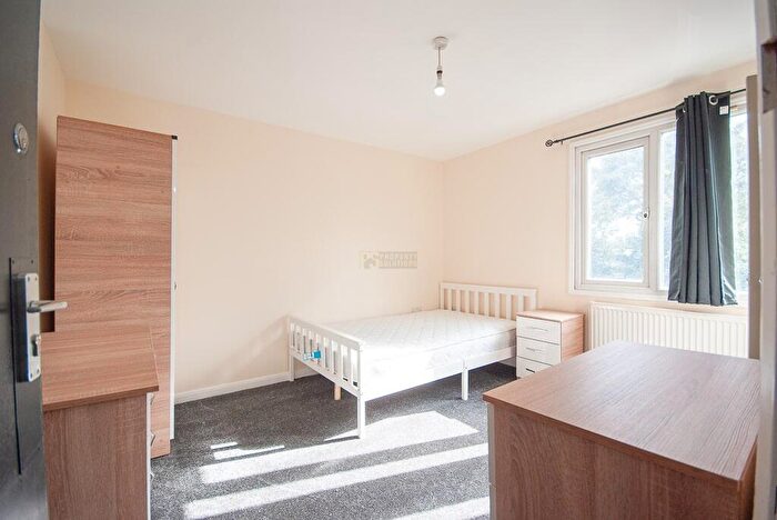 3 Bedroom Flat To Rent In Bristol Road, Selly Oak, Birmingham, B29