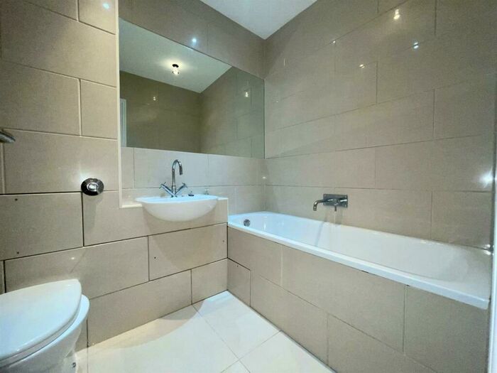 2 Bedroom Apartment To Rent In Evron Place, Hertford, SG14