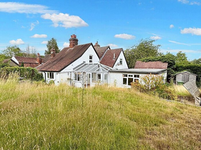 2 Bedroom Cottage For Sale In Crawley Road, Faygate, RH12