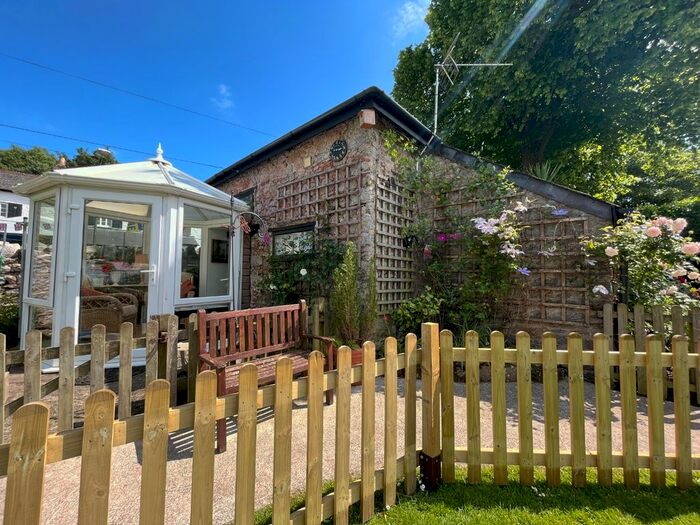 1 Bedroom Flat To Rent In Church Road, Barton, Torquay, Devon, TQ2