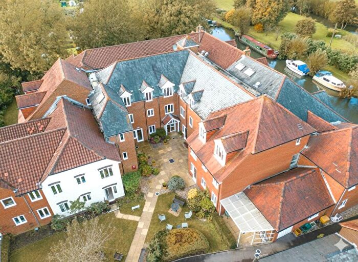 2 Bedroom Apartment For Sale In West Mills, Newbury, Berkshire, RG14