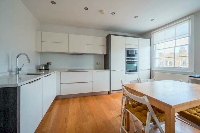 1 Bedroom Flat To Rent In Amwell Street, Clerkenwell, London, EC1R