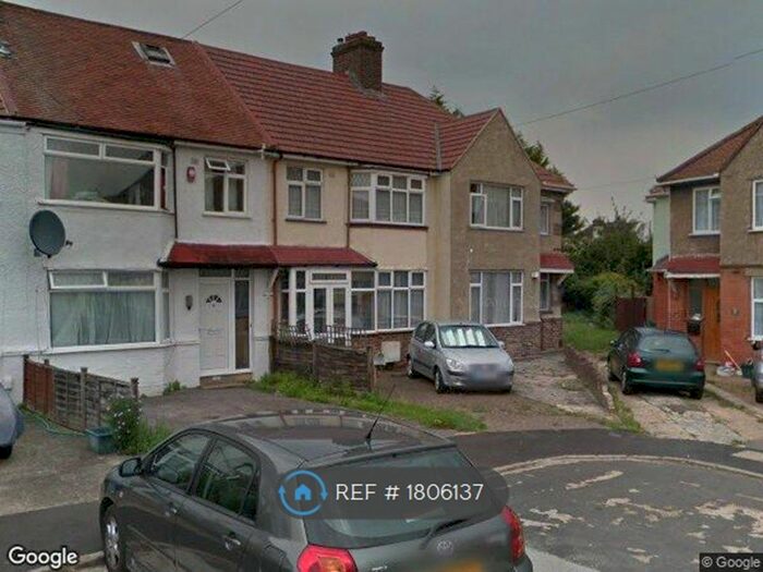 4 Bedroom Terraced House To Rent In Leamington Close, Hounslow, TW3