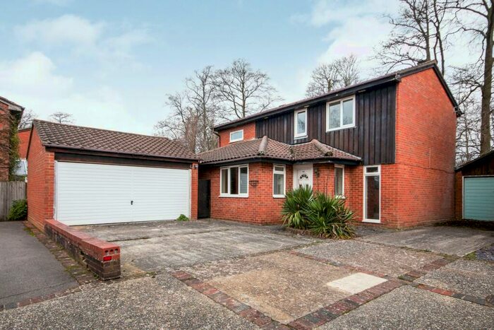 4 Bedroom Detached House To Rent In Greenham Wood, Bracknell, RG12