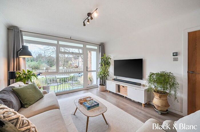 2 Bedroom Flat For Sale In Brackley Road, Beckenham, BR3