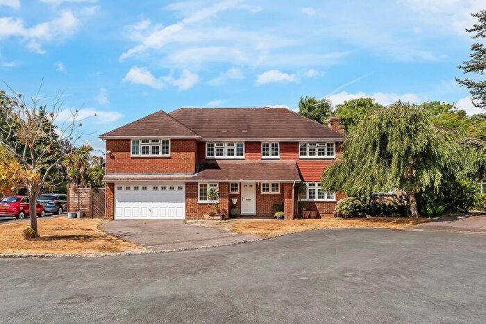 5 Bedroom Detached House For Sale In Gales Close, Merrow, Guildford, Surrey, GU4