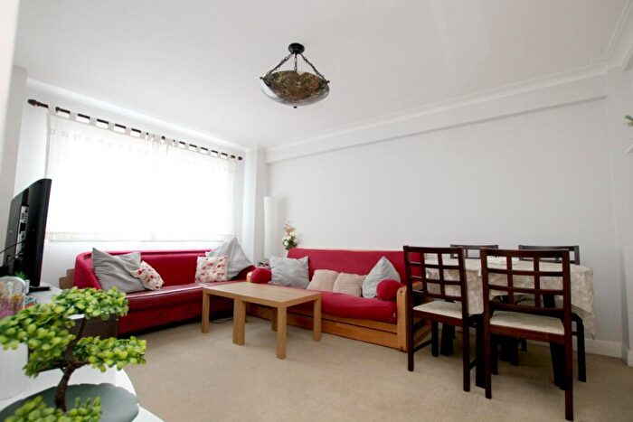 1 Bedroom Flat To Rent In Ashford Court, Cricklewood, NW2