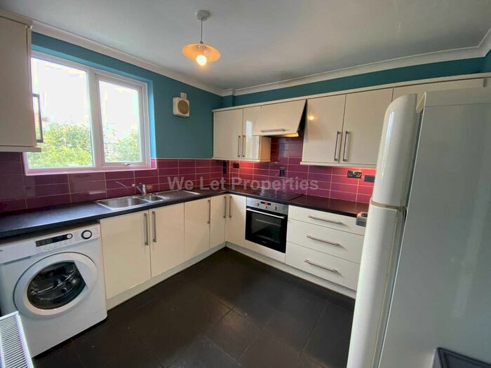 2 Bedroom Flat To Rent In Longport Avenue, Withington, M20