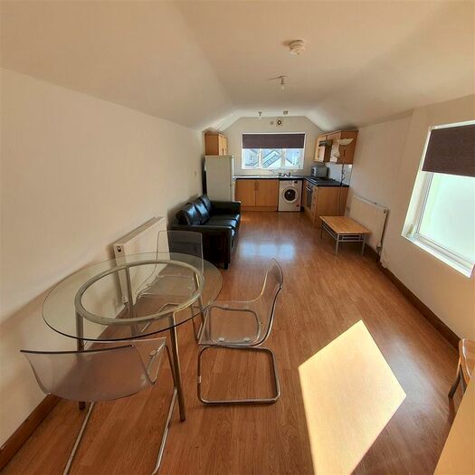 2 Bedroom Flat To Rent In Crwys Road, Cathays, Cardiff, CF24