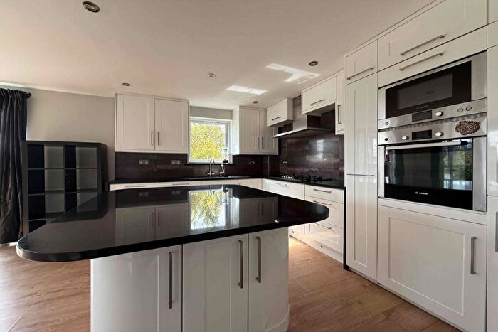 2 Bedroom Flat To Rent In Birch Court, Park View Road, Leatherhead, Surrey, KT22