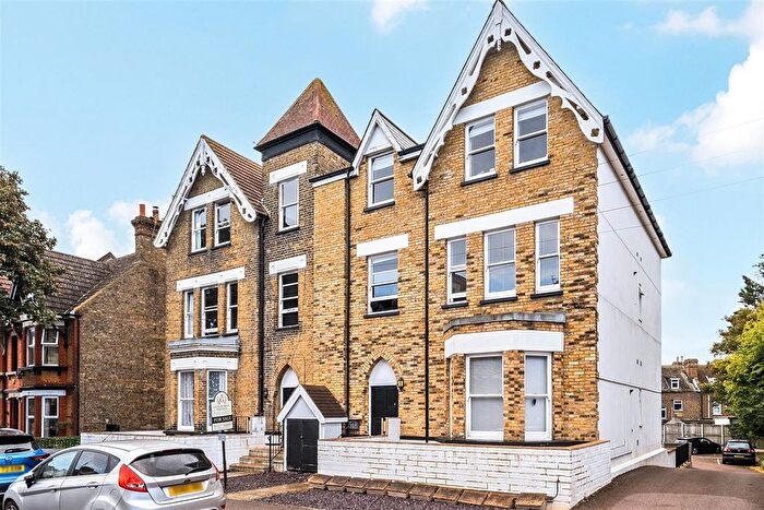 2 Bedroom Flat For Sale In South Eastern Road, Ramsgate, CT11