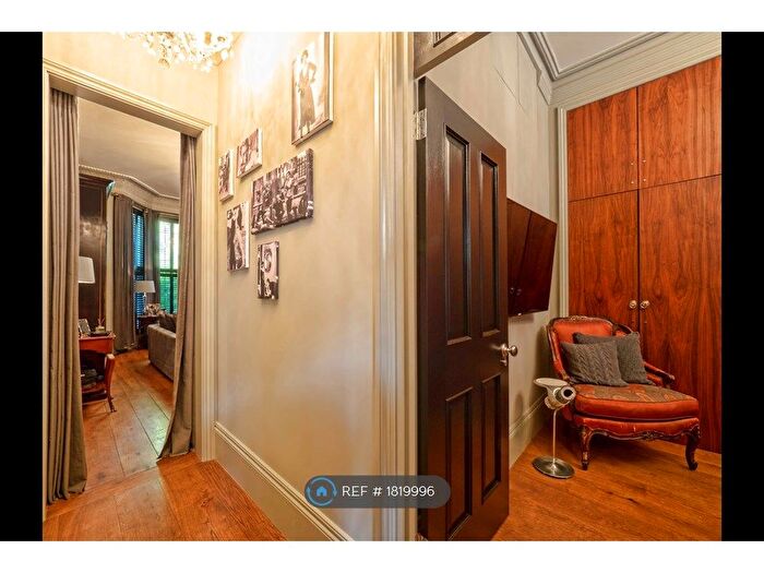 2 Bedroom Flat To Rent In Elsham Road, London, W14