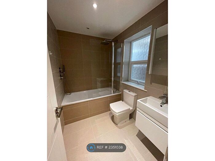 1 Bedroom Flat To Rent In The Mall, London, W5