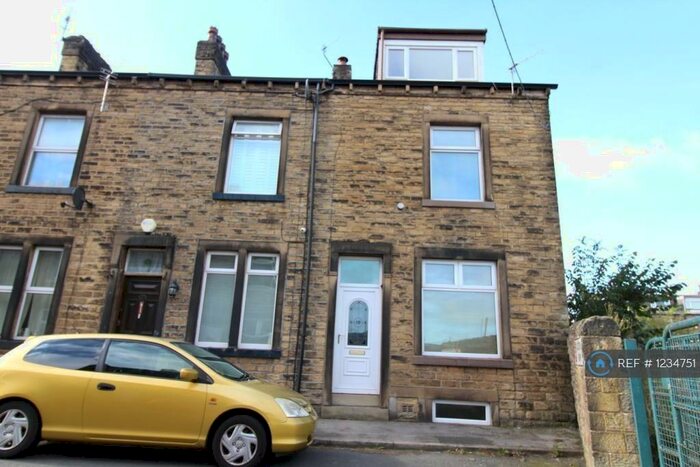 4 Bedroom End Of Terrace House To Rent In Oxford Street, Keighley, BD21