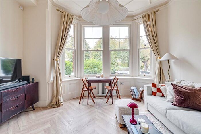 2 Bedroom Apartment For Sale In Nightingale Lane, London, SW12