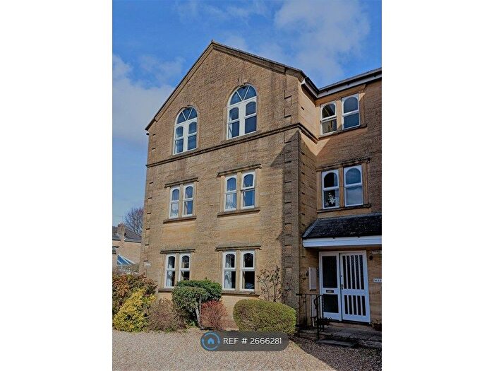 2 Bedroom Flat To Rent In Saffron Court, Sherborne, DT9