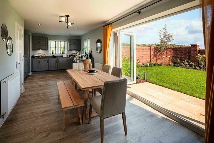 4 Bedroom Detached House For Sale In Weedon Road, Northampton, NN5
