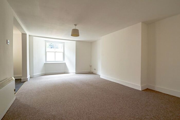 2 Bedroom Flat To Rent In Cavendish Place, Eastbourne, BN21