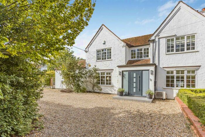 4 Bedroom Semi-Detached House For Sale In Cole Green, Hertford, SG14