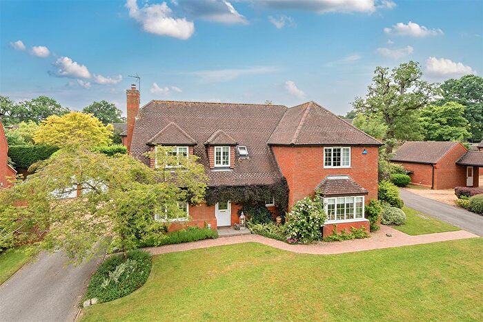 5 Bedroom Detached House For Sale In Red Cedar Road, Bromham, MK43