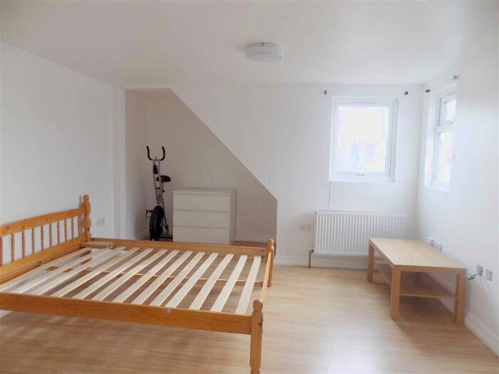Studio To Rent In Roxborough Road, Harrow, Middlesex HA1