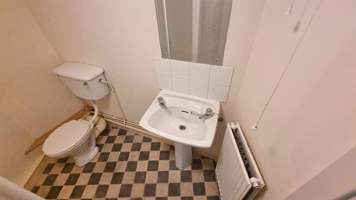 2 Bedroom Apartment To Rent In Castle Back Flat, Haverfordwest, SA61