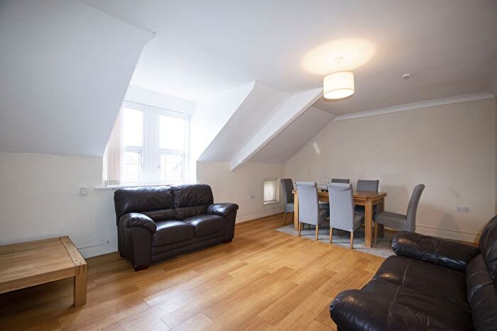 2 Bedroom Flat To Rent In Pen Y Lan Road, Roath, CF24