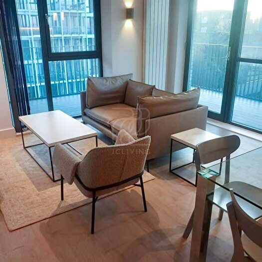 2 Bedroom Flat To Rent In Windsor Square, London, SE18