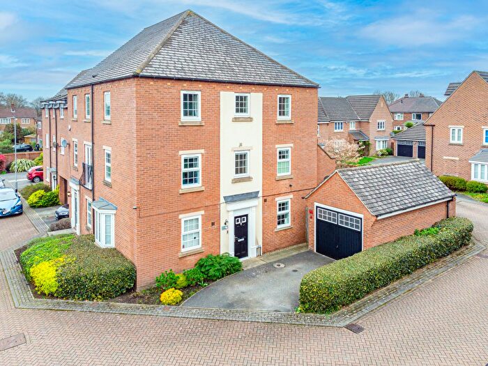 4 Bedroom Semi Detached House For Sale In Borrough View, Leeds, LS8