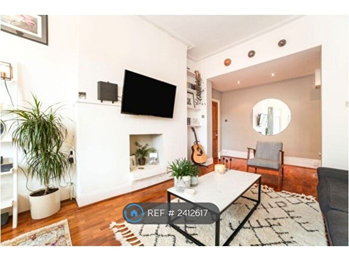 2 Bedroom Flat To Rent In South Lambeth Road, London, SW8