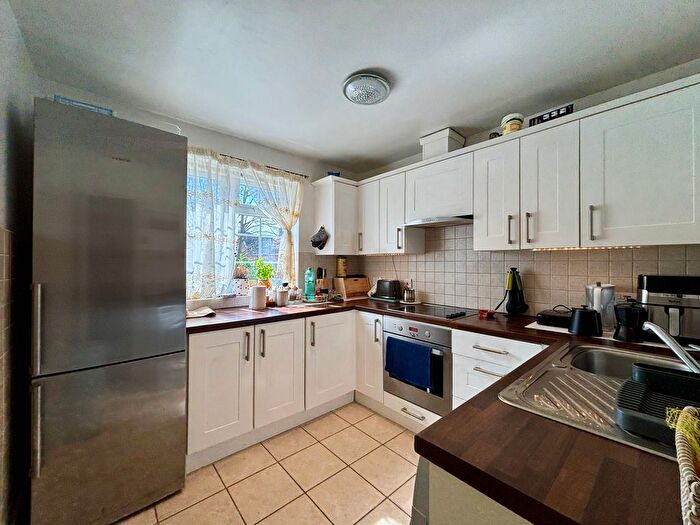 2 Bedroom Property To Rent In Hanson Close, Beckenham, BR3