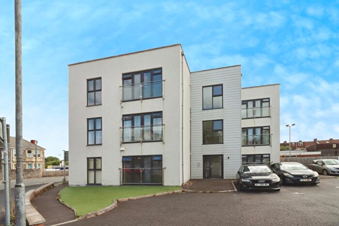 2 Bedroom Flat For Sale In Hanham Road, Kingswood, Bristol, Gloucestershire, BS15