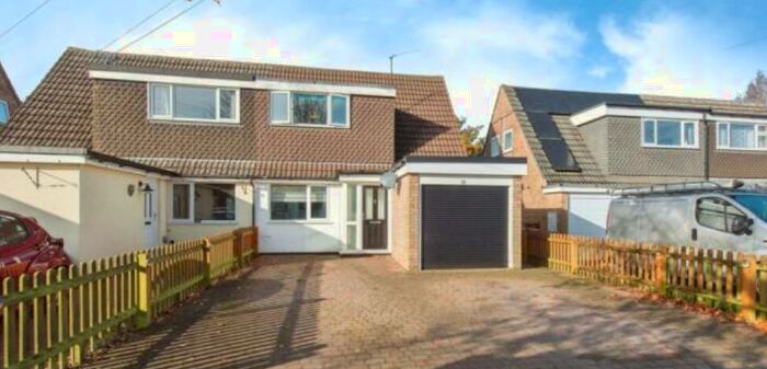 3 Bedroom Semi-Detached House For Sale In Fordhams Close, IP31
