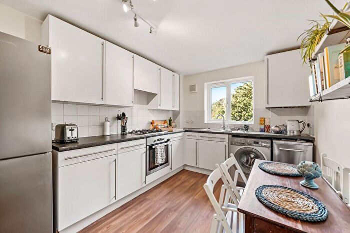 2 Bedroom Flat For Sale In Symons Close, Nunhead, London, SE15