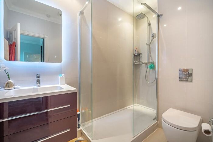 2 Bedroom Flat For Sale In Daceberry Court, Henley-On-Thames, RG9