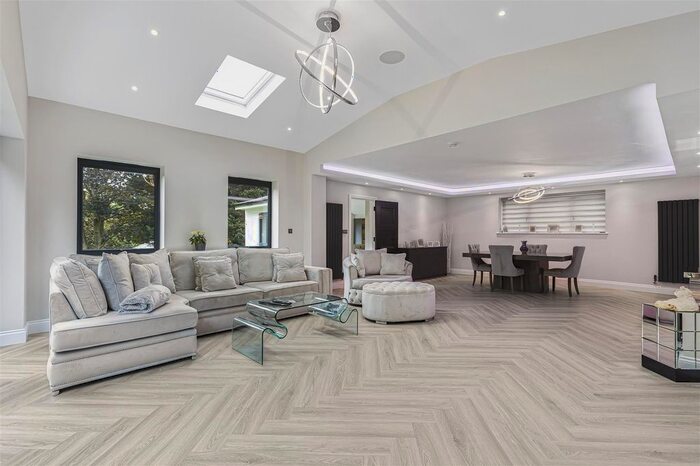 5 Bedroom Detached House For Sale In The Drive, Radlett, WD7