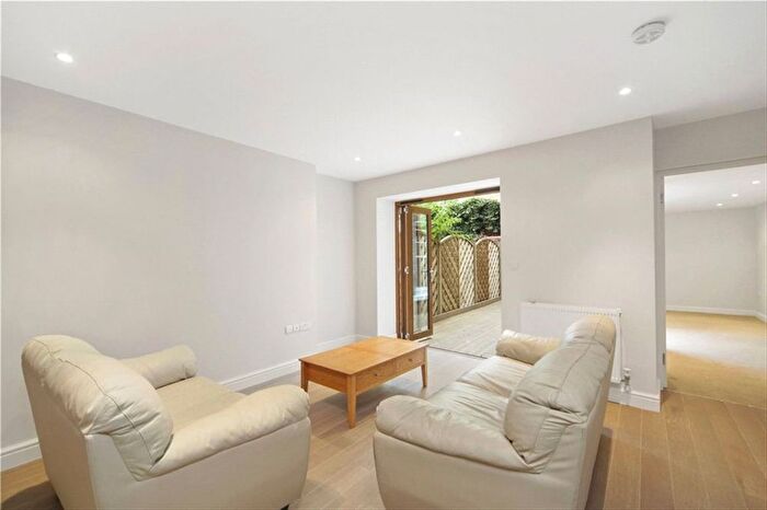 1 Bedroom Flat To Rent In Golborne Road, North Kensington, W10