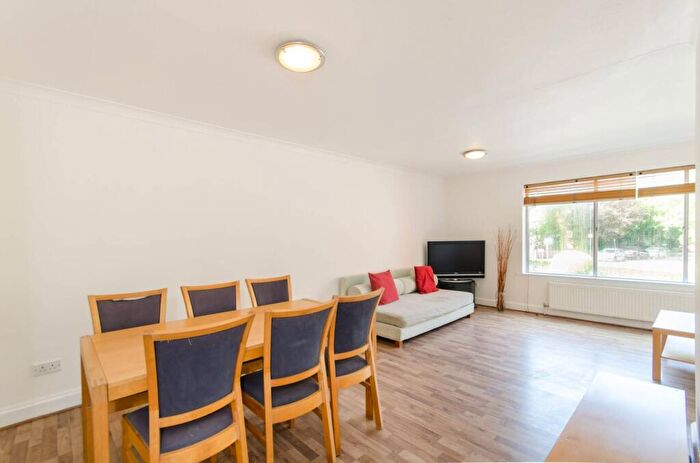 2 Bedroom Flat To Rent In Roxborough Park, Harrow On The Hill, Harrow, HA1