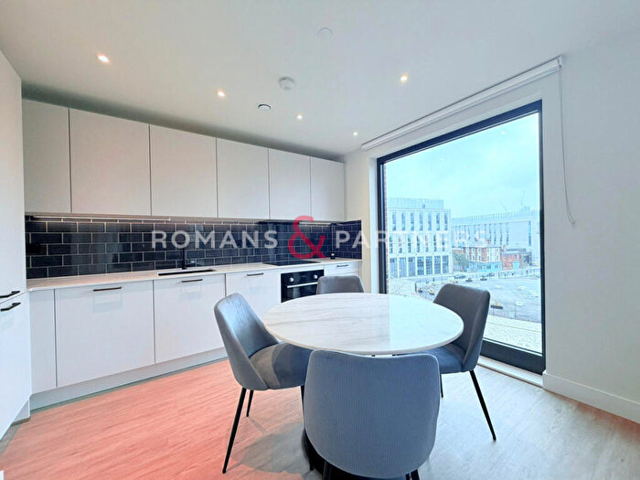 2 Bedroom Apartment To Rent In Ashted Wharf, Glasswater Locks, B4