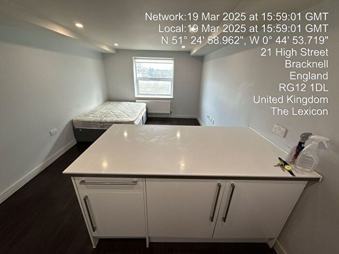 2 Bedroom Flat To Rent In High Street, Bracknell, RG12