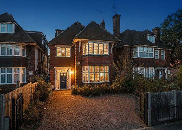 6 Bedroom Semi Detached House For Sale In Finchley Road, Golders Green, London, NW11