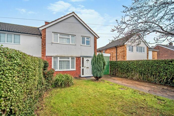 3 Bedroom End Of Terrace House To Rent In Fulmar Road, Brickhill, Bedford, MK41