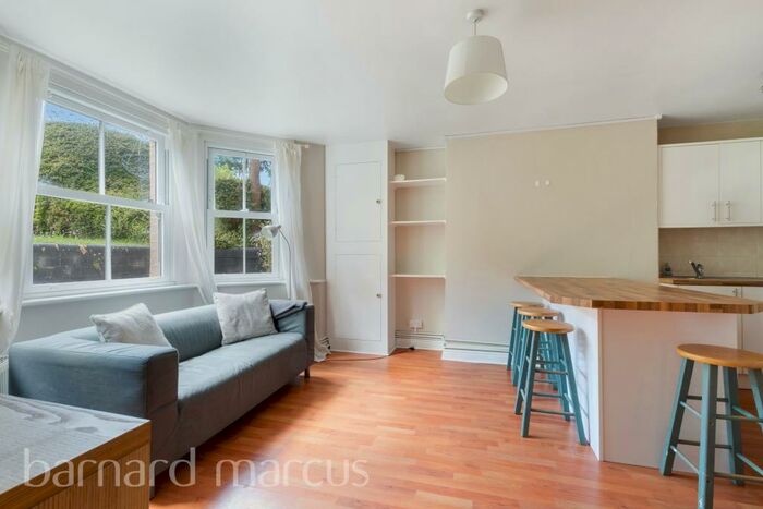 1 Bedroom Flat To Rent In Surbiton Hill Park, Surbiton, KT5