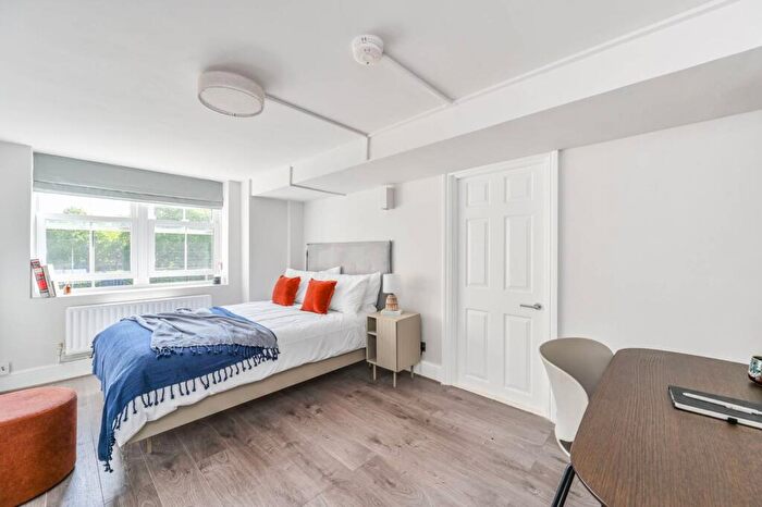 Studio To Rent In Este Road, Clapham Junction, London, SW11